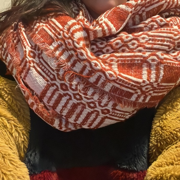Madewell oversized super soft wrap/ scarf, geometric burnt orange pattern - Picture 5 of 5